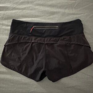 LULULEMON BLACK SPEED POCKET SHORTS - SIZE 6